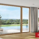 Soggiorno elegante con serramenti Internorm